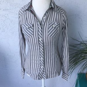 Juniors L Button Down shirt